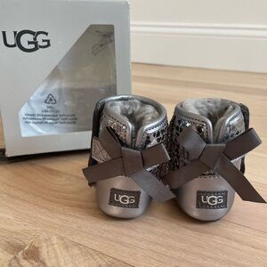 UGG Baby Jesse Bow II Gel Hearts booties metallic silver - BRAND NEW - 0/1 size